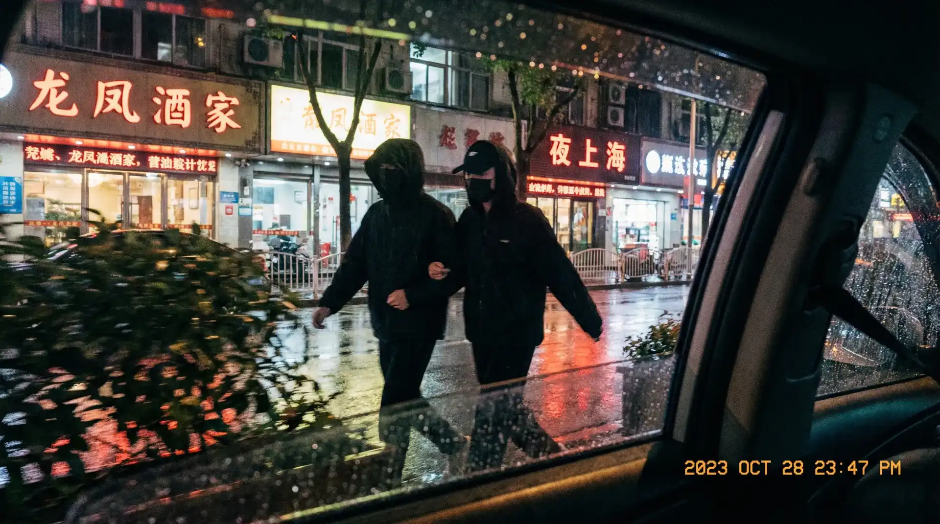 黑皮体育生 - 顶流明星深夜密会现场抓拍照片